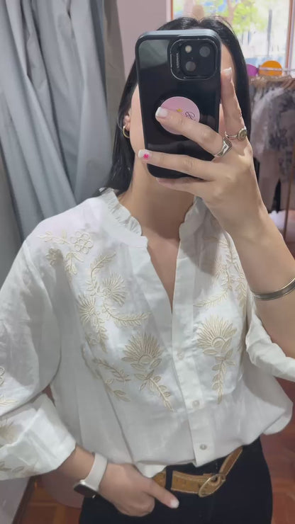 Blusa bordada dorada